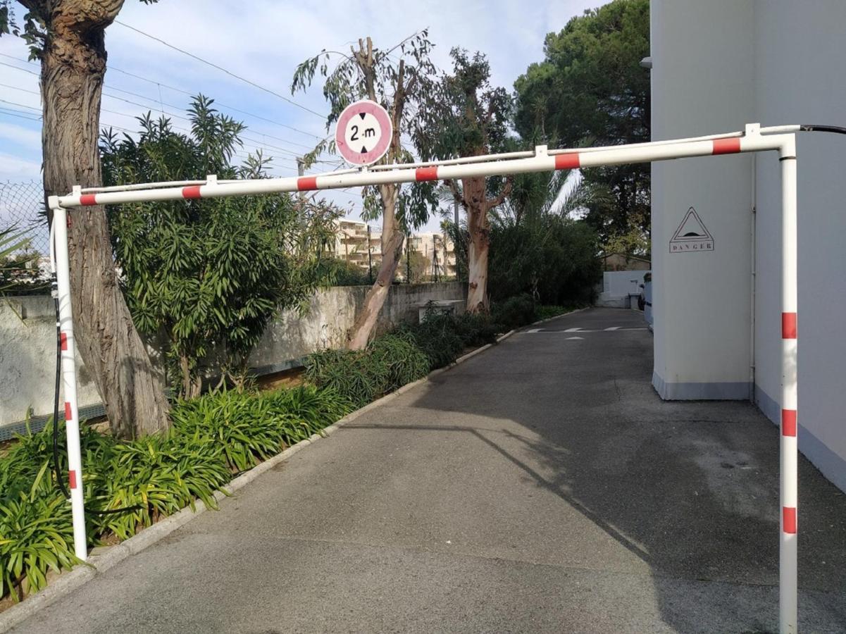 Grand Studio Neuf Face Port Et Plage, Parking Prive جولْف جو المظهر الخارجي الصورة
